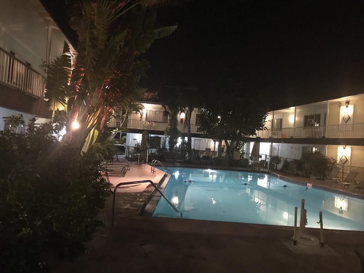 Island House Resort Hotel St. Pete Beach Exterior photo